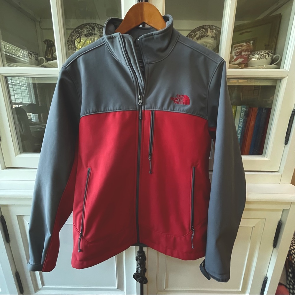 Men’s North Face Soft Shell Coat Small EUC